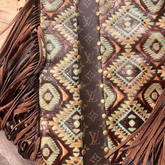 Upcycled Fringe Louis Vuitton - Picture 2 of 3